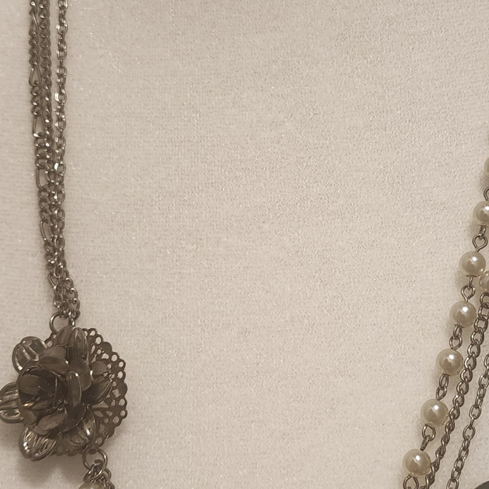 Asymmetrical silver necklace.